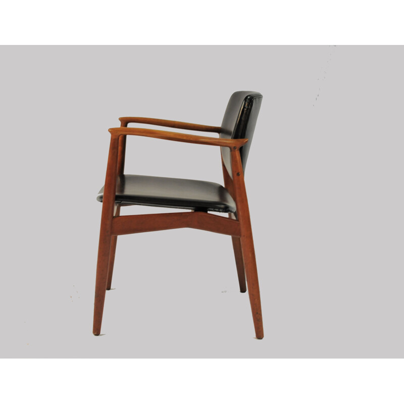 Paire de fauteuils modèle 67 en cuir par Erik Buch pour Orum Mobelfabrik - 1960