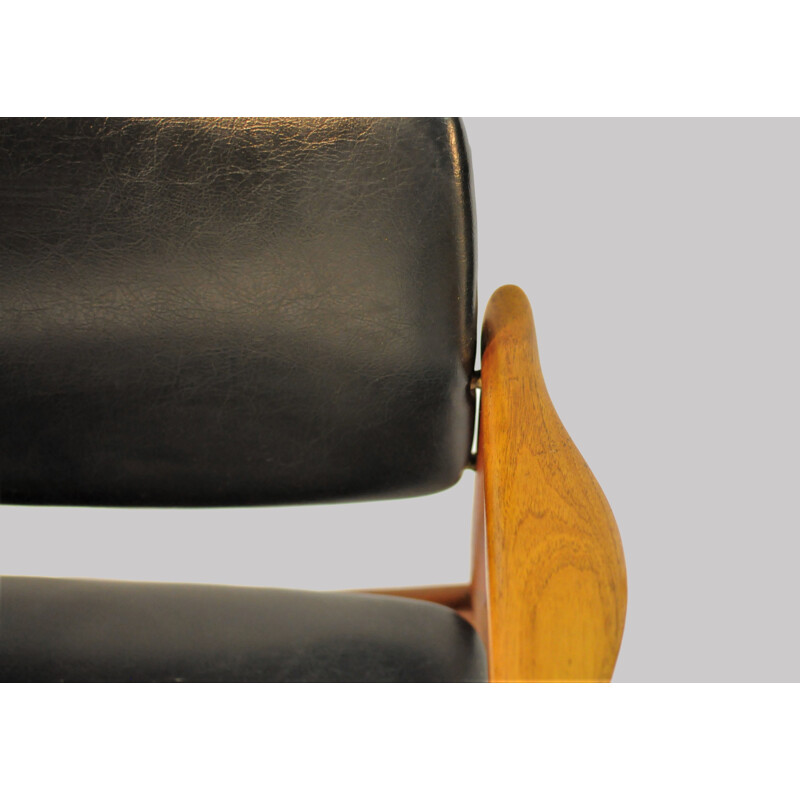 Paire de fauteuils modèle 67 en cuir par Erik Buch pour Orum Mobelfabrik - 1960