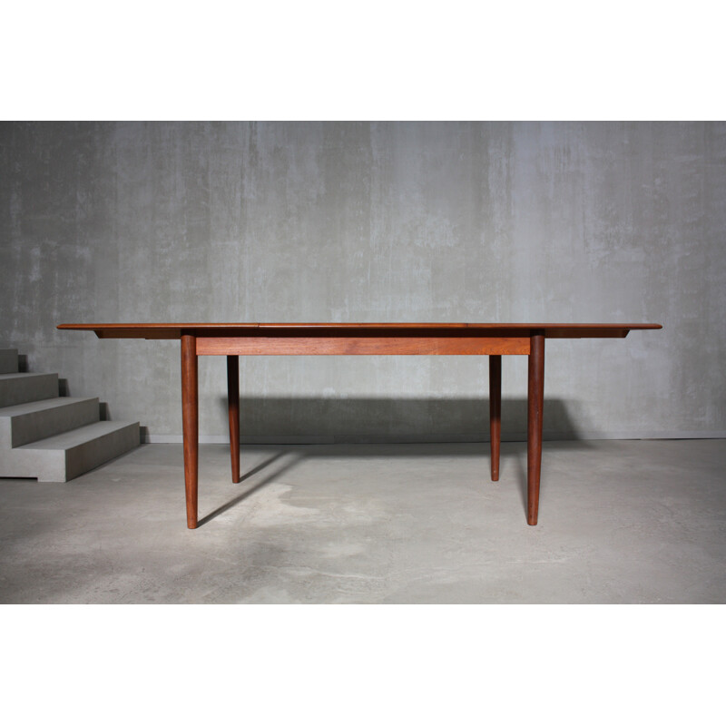 Table à repas danoise en Teck par Arne Hovmand Olsen - 1960