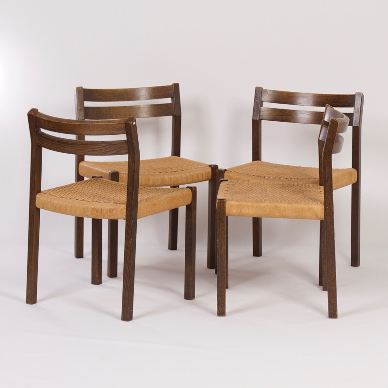 Suite de 4 chaises à repas "401" par Jorgen Henrik Møller pour J.L. Møller - 1970