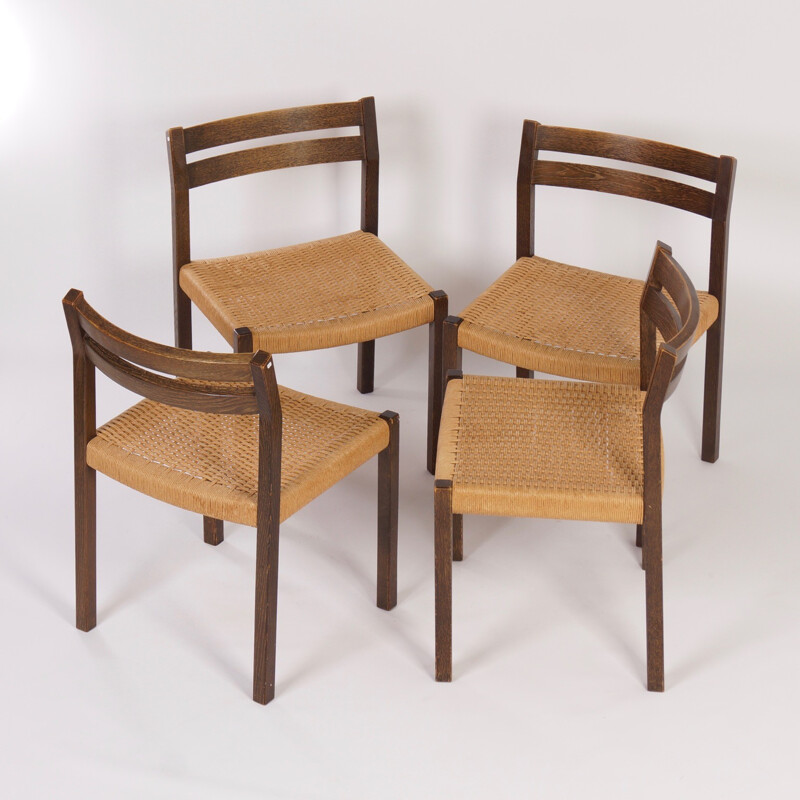 Suite de 4 chaises à repas "401" par Jorgen Henrik Møller pour J.L. Møller - 1970