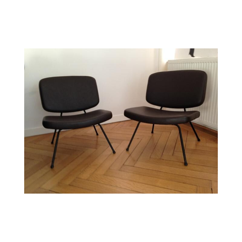 Pair of low chairs CM190, Pierre PAULIN - 1950s