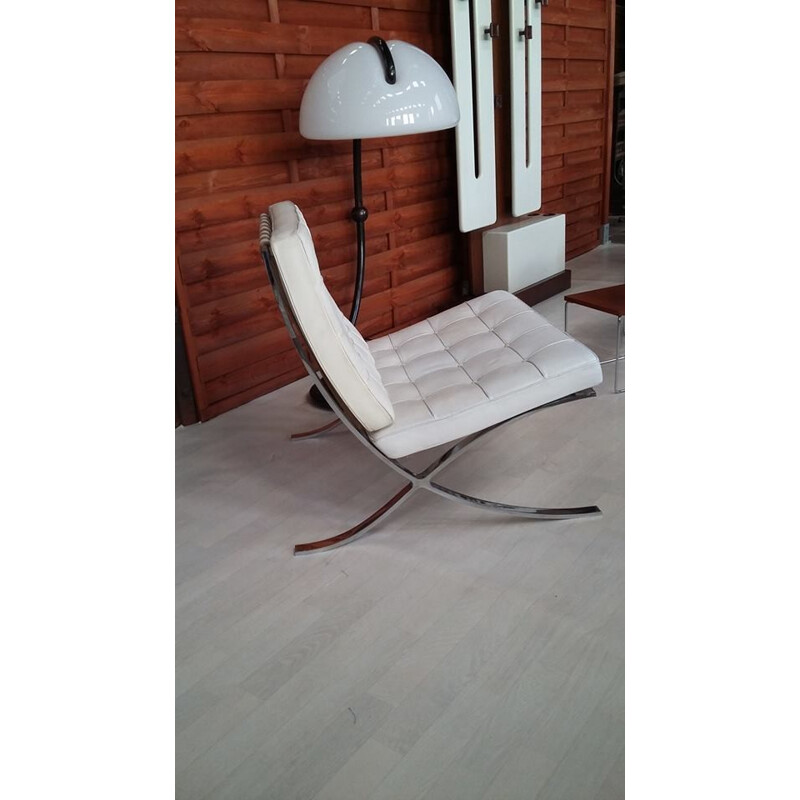 White low seat "Barcelona", Ludwig MIES VAN DER ROHE - 1980s