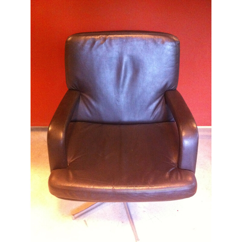 KNOLL chocolate-colored armchair - 1980s