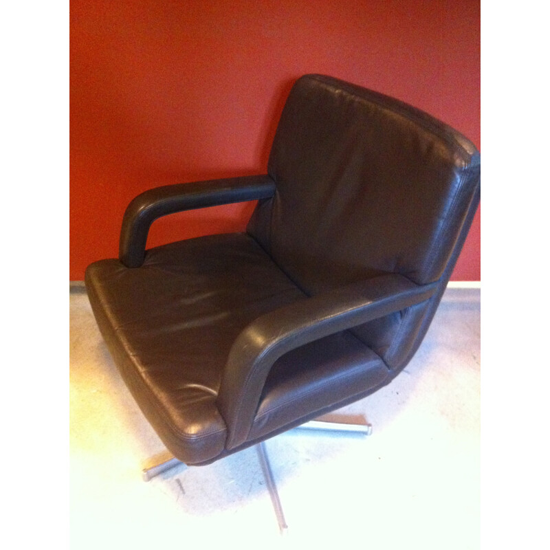 KNOLL chocolate-colored armchair - 1980s