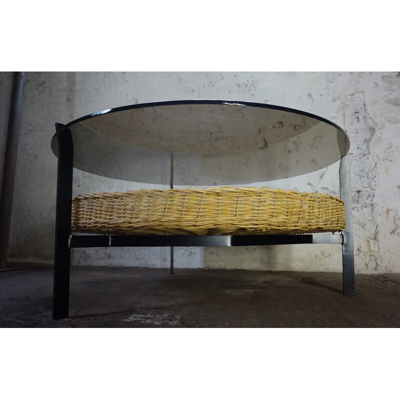 Table Basse en Verre Fumé avec Panier en Osier - 1960s