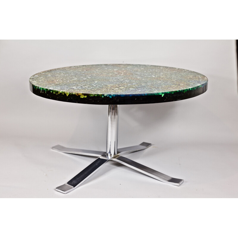 table basse ronde en résine à inclusions de verre de de Pierre Giraudon - 1960