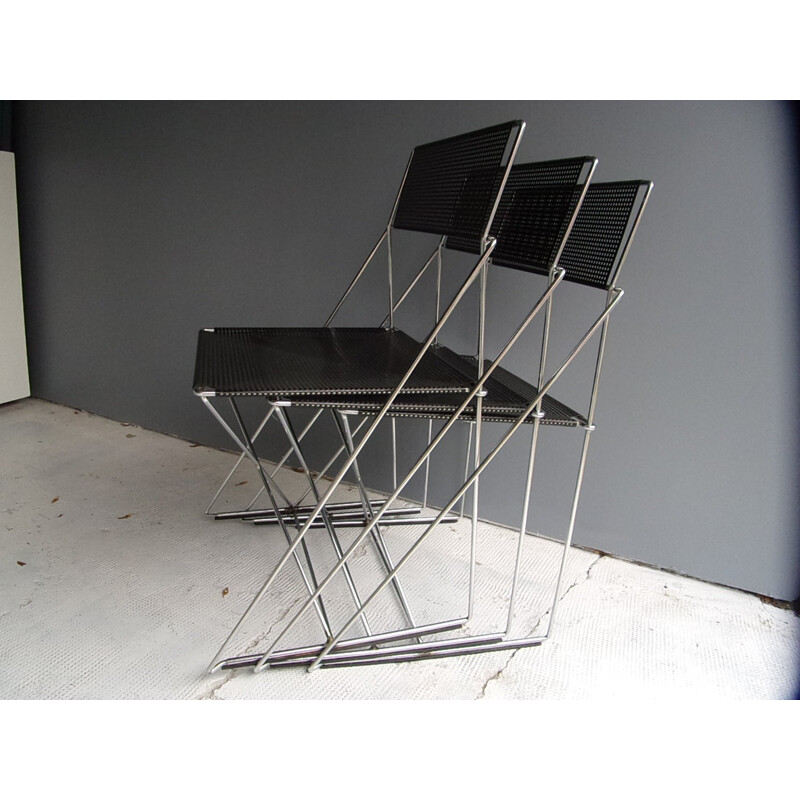 Suite de 3 chaises X-LINE par Niels Jorgen Haugesen pour Magis - 1970