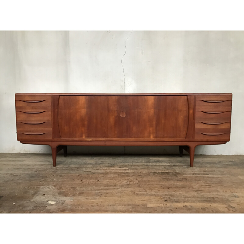 "UM15" sideboard in teak by Johannes Andersen for Samcom - 1960s