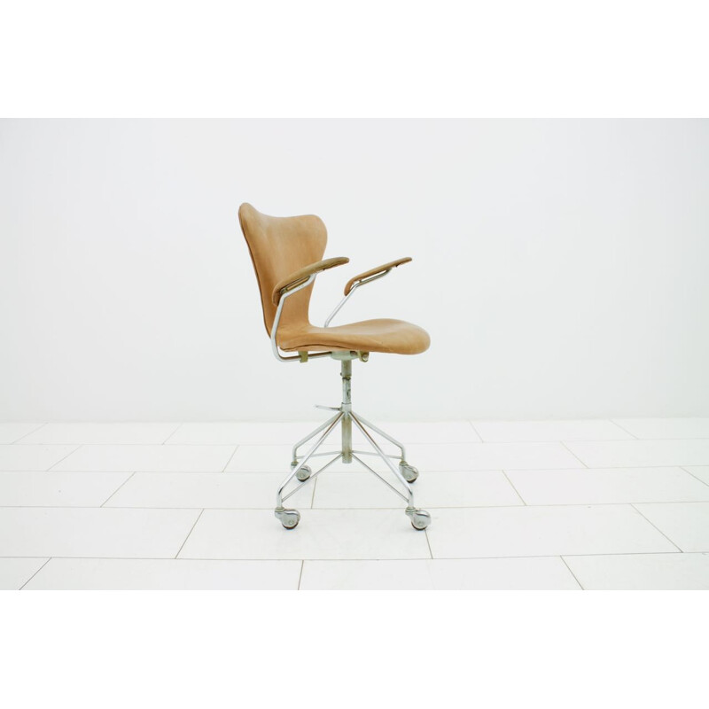 Vintage scandinavian 3217 Swivel Chair by Arne Jacobsen - 1960s