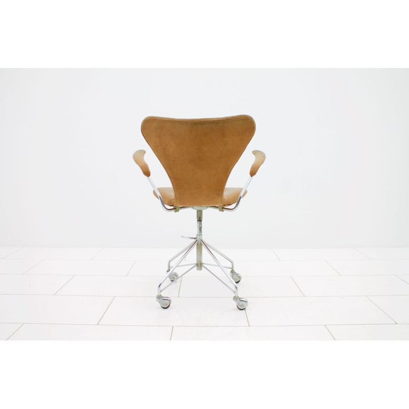 Vintage scandinavian 3217 Swivel Chair by Arne Jacobsen - 1960s