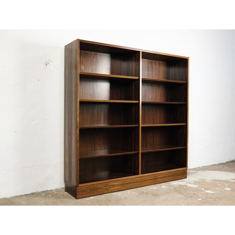 Danish bookshelf in rosewood by Hundevad - 1960s