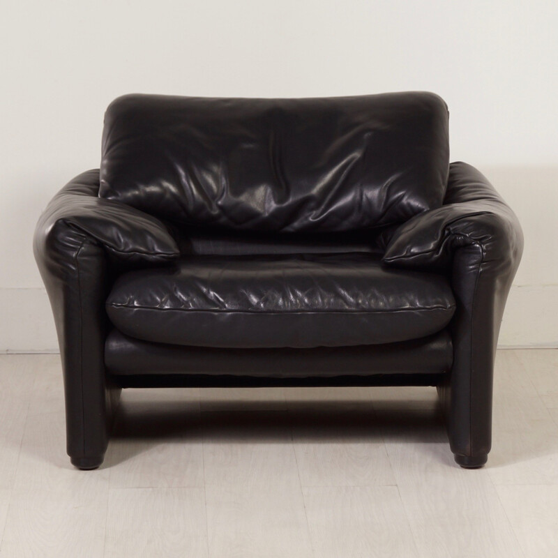 Fauteuil Maralunga en cuir noir par Vico Magistretti pour Cassina - 1970