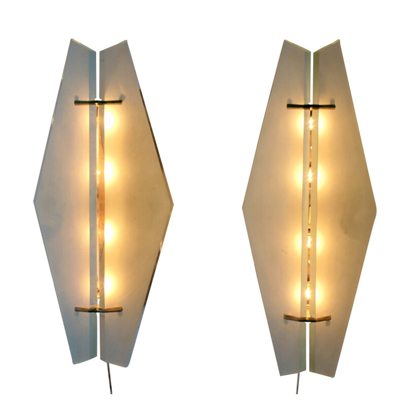 A pair of wall lamp by Max Ingrand for Fontana Arte