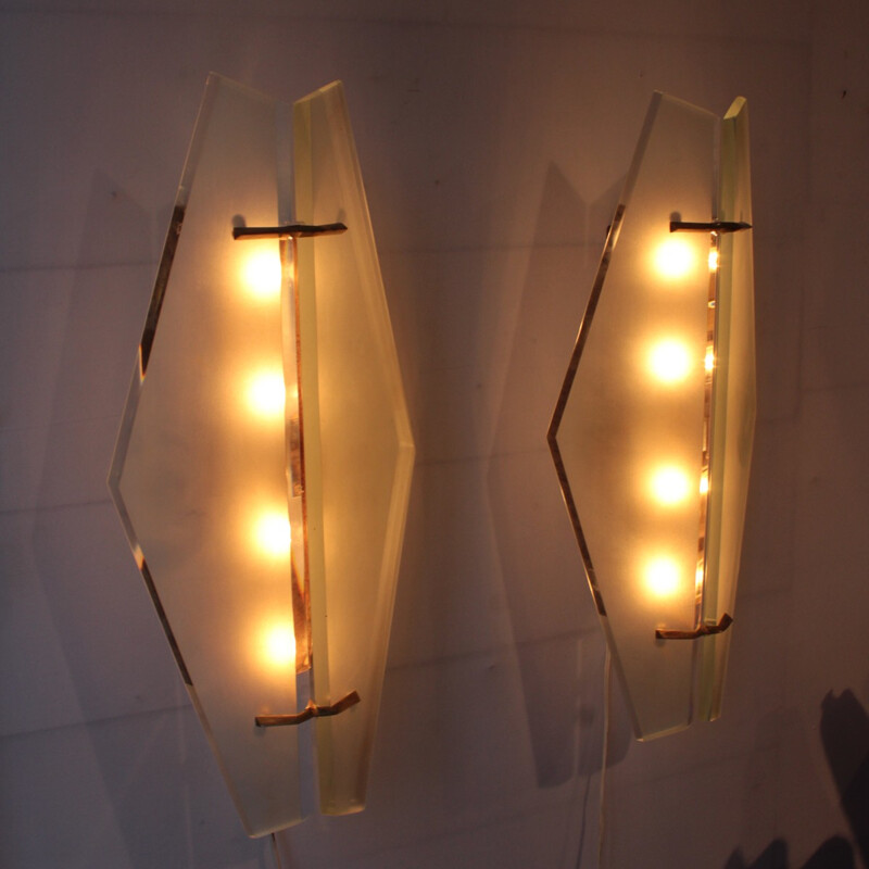 A pair of wall lamp by Max Ingrand for Fontana Arte