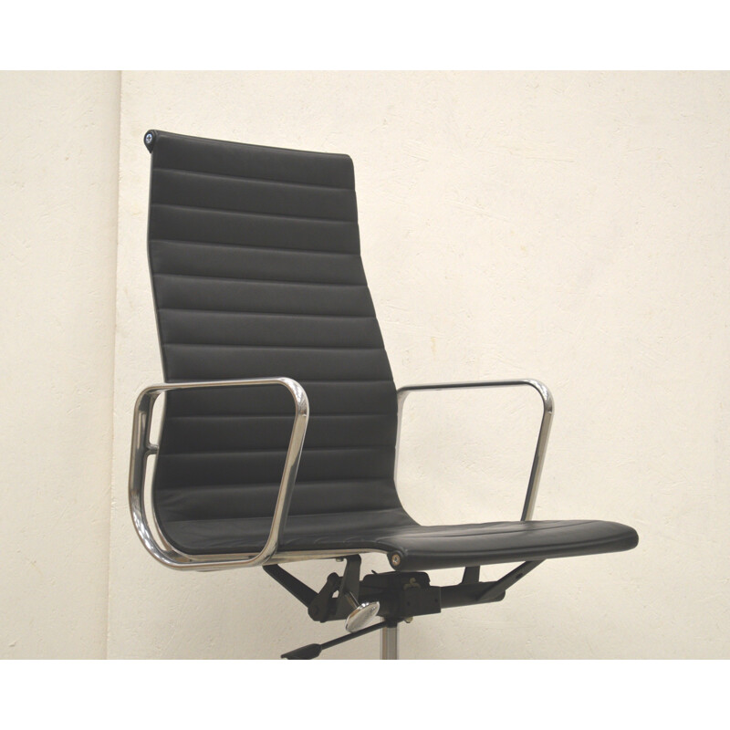 Vitra EA119 Alu Office Chair by Charles & Ray Eames - 2000s