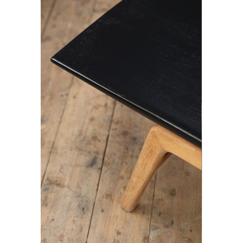 Table basse vintage en chêne et laqué noir - 1960