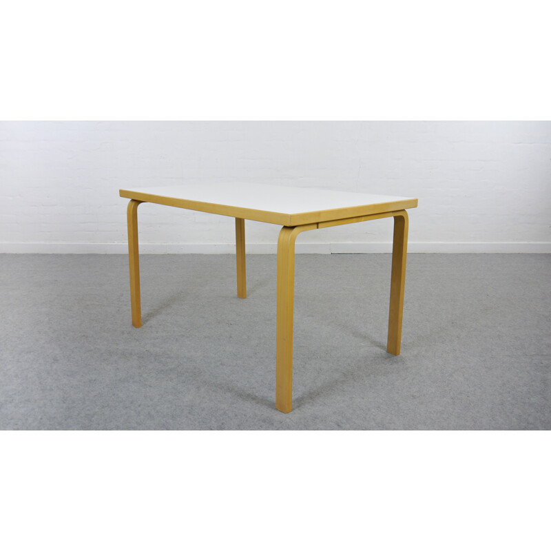 Vintage Table 81B d'Alvar Aalto pour Artek - 1930