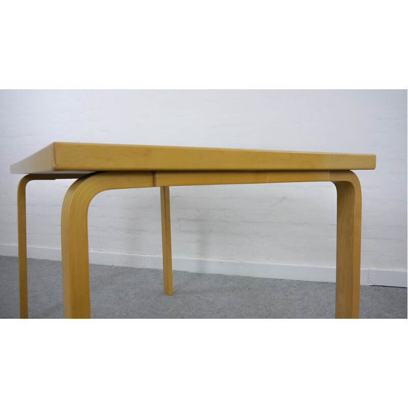 Vintage Table 81B d'Alvar Aalto pour Artek - 1930