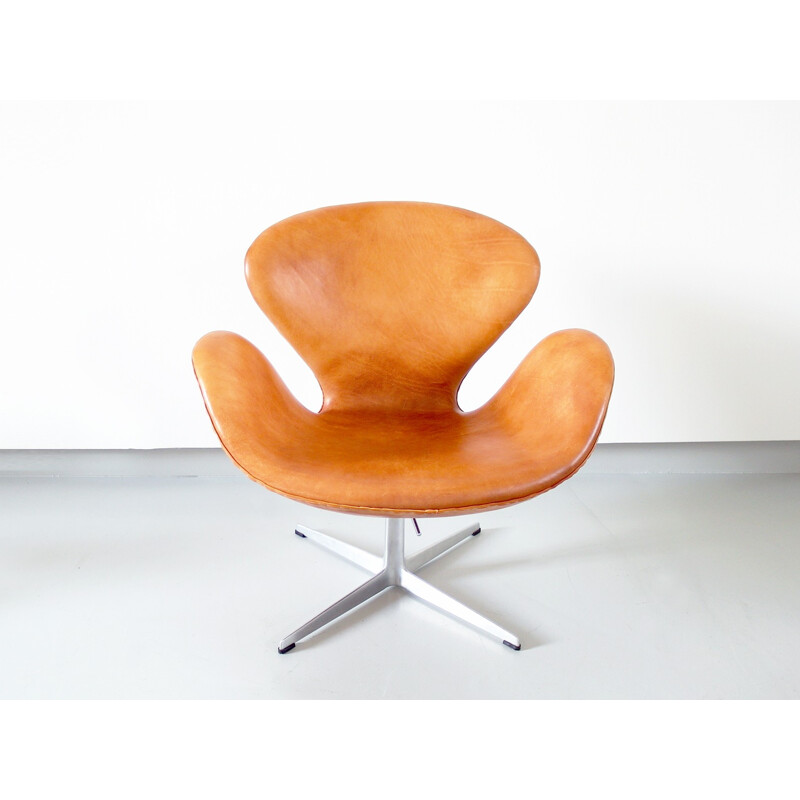 Early Edition Swan Chair by Arne Jacobsen for Fritz Hansen - 1960s
