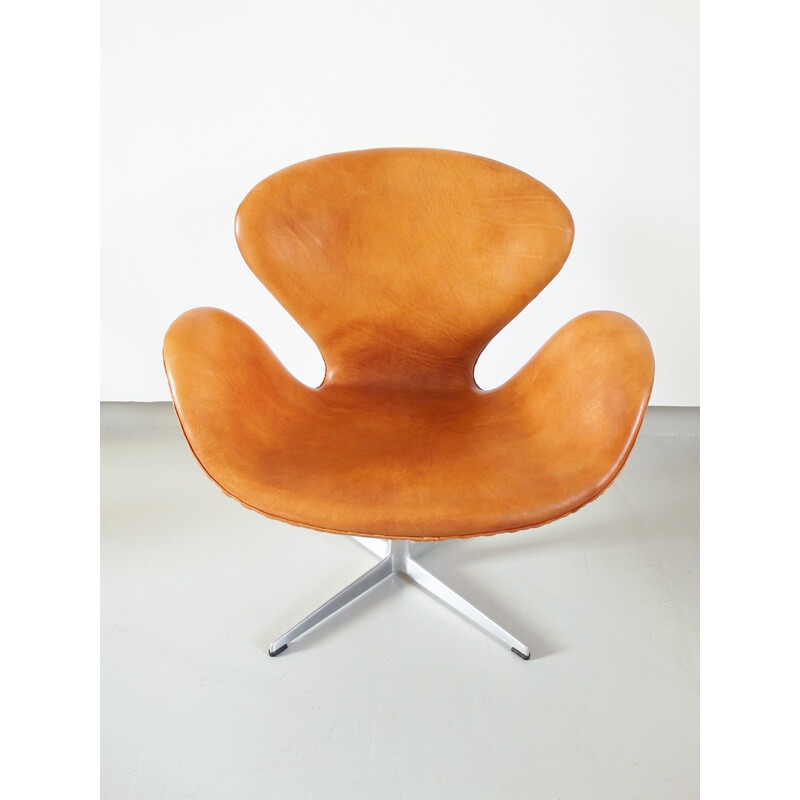 Early Edition Swan Chair by Arne Jacobsen for Fritz Hansen - 1960s