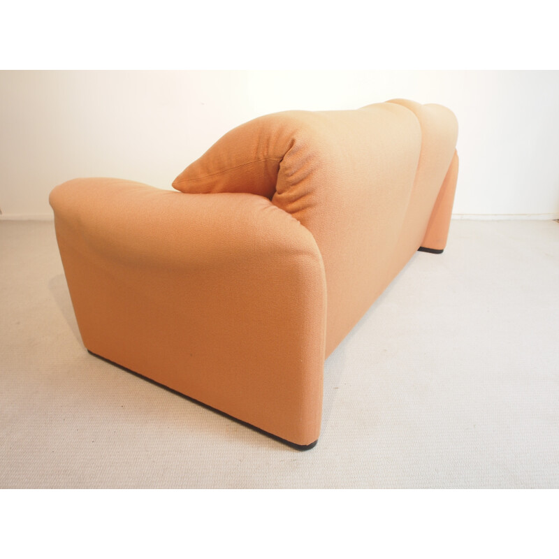 Vintage "Maralunga" 2-seater sofa by Vico Magistretti for Cassina - 1970s