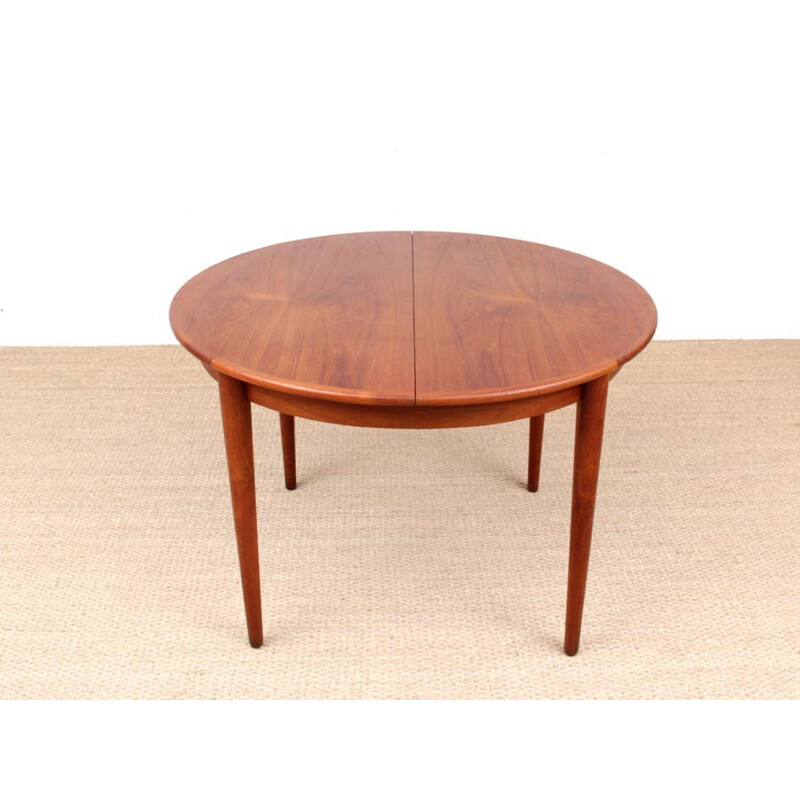 Scandinavian round dining table in teak - 1950s