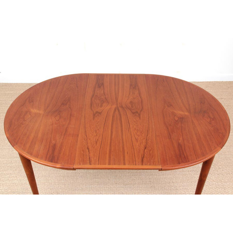 Scandinavian round dining table in teak - 1950s