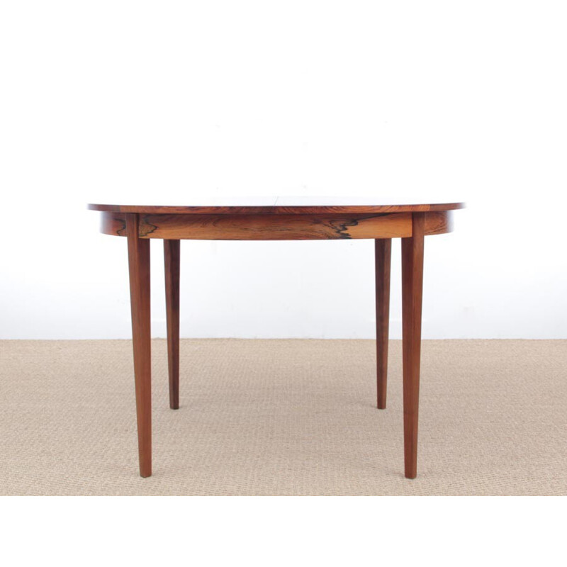Scandinavian round dining table in Rio rosewood - 1970s