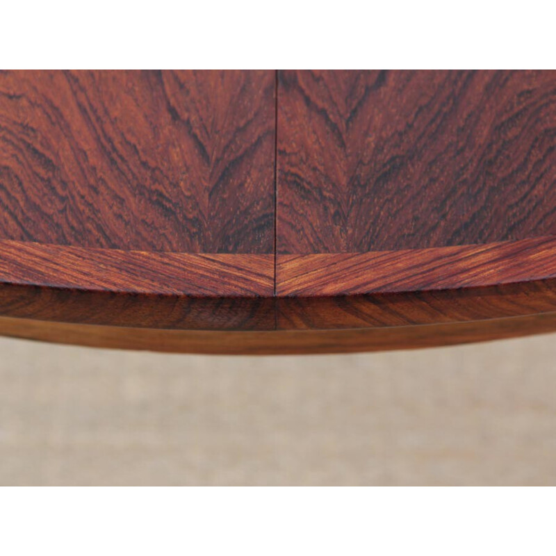 Scandinavian round dining table in Rio rosewood - 1970s