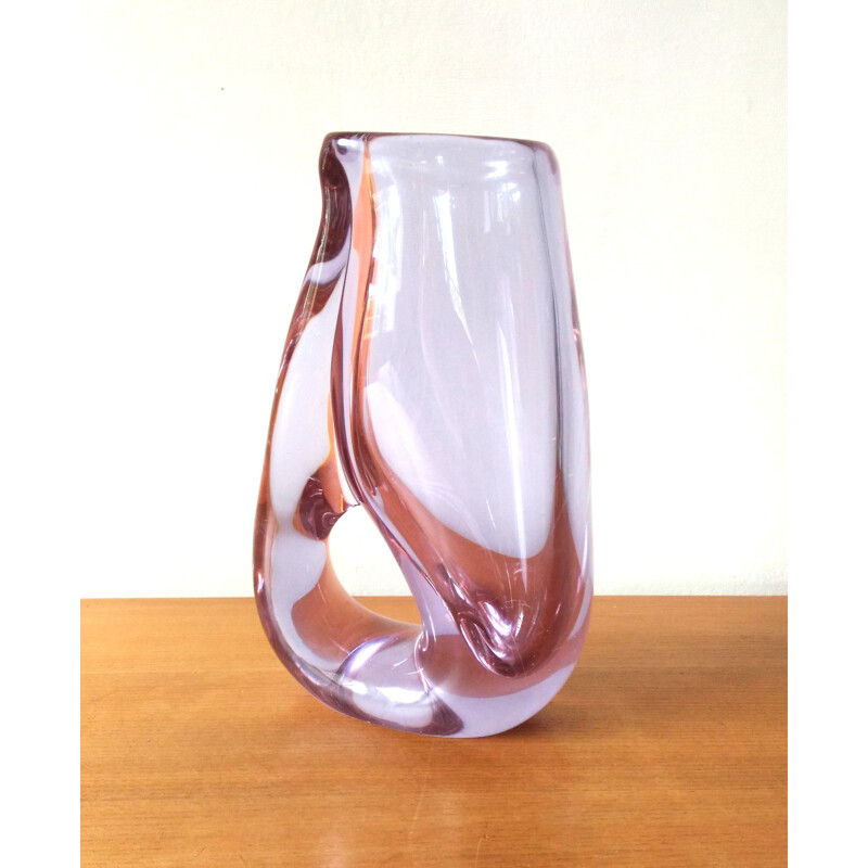 Vase Sevres en épais cristal couleur parme - 1950