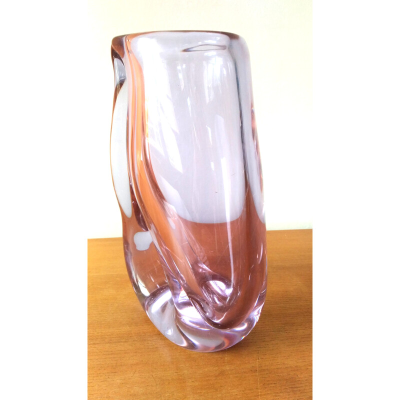 Vase Sevres en épais cristal couleur parme - 1950