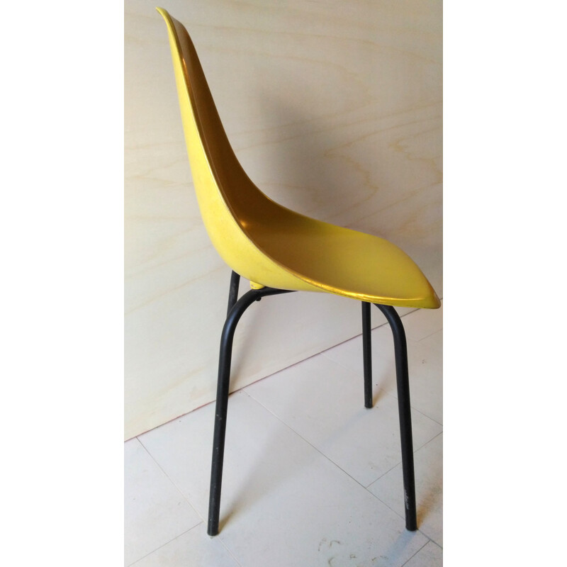 Chaise vintage en fibre de verre jaune d'Alain Richard - 1950