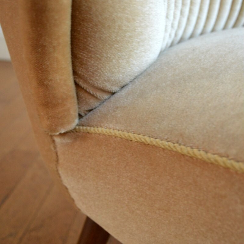 Fauteuil vintage en velours beige - 1960