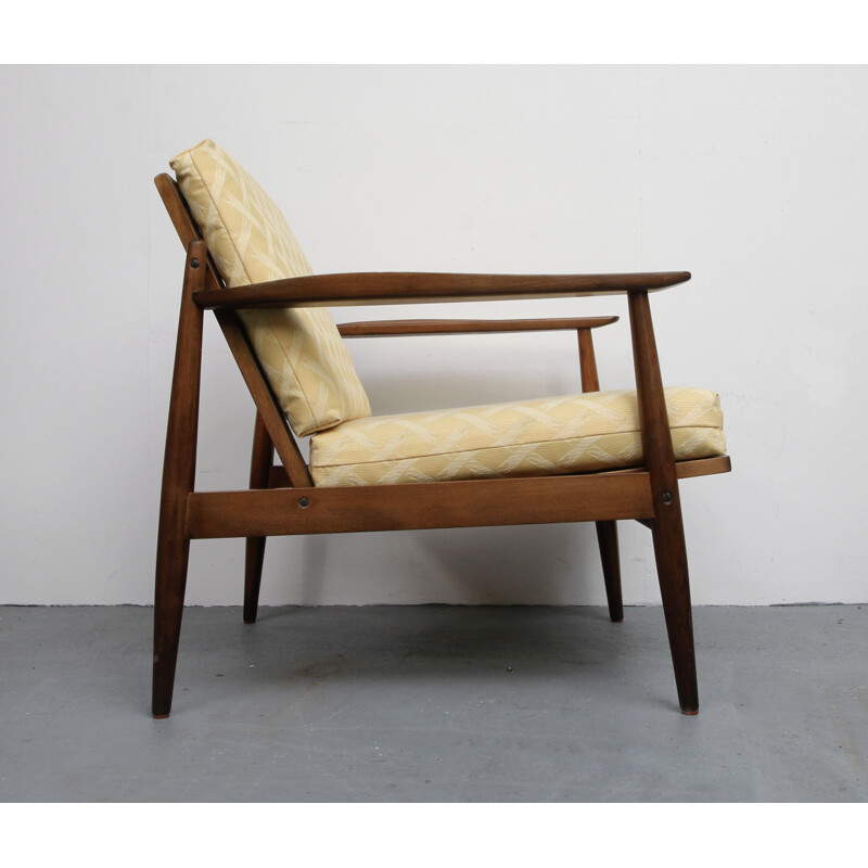 Armchair in yellow - 1960s