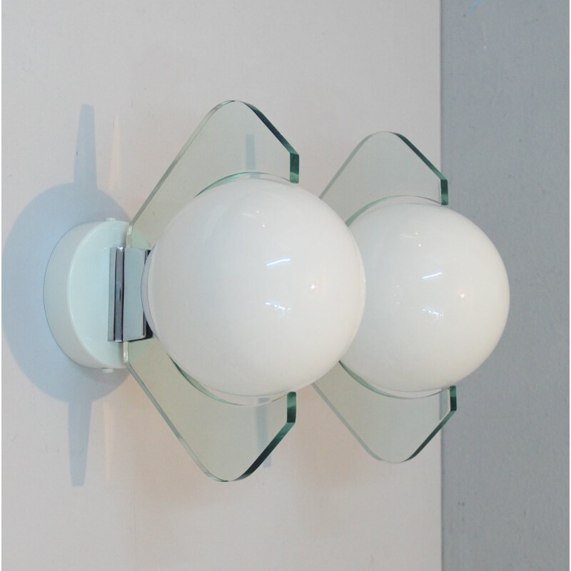 Pair of vintage wall lamps in opaline, Italiy - 1960s