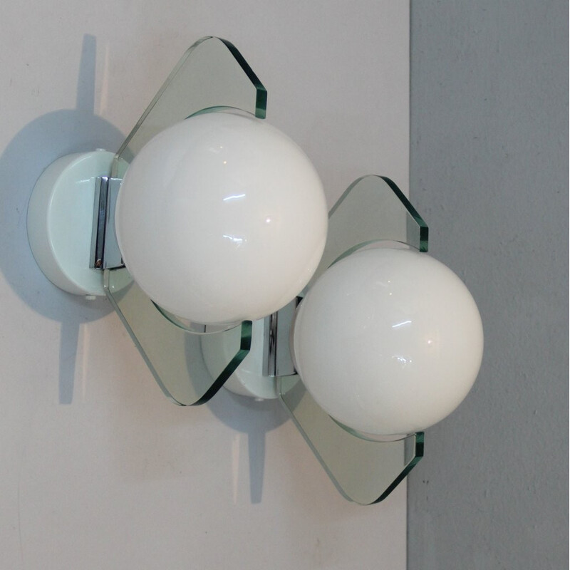 Pair of vintage wall lamps in opaline, Italiy - 1960s