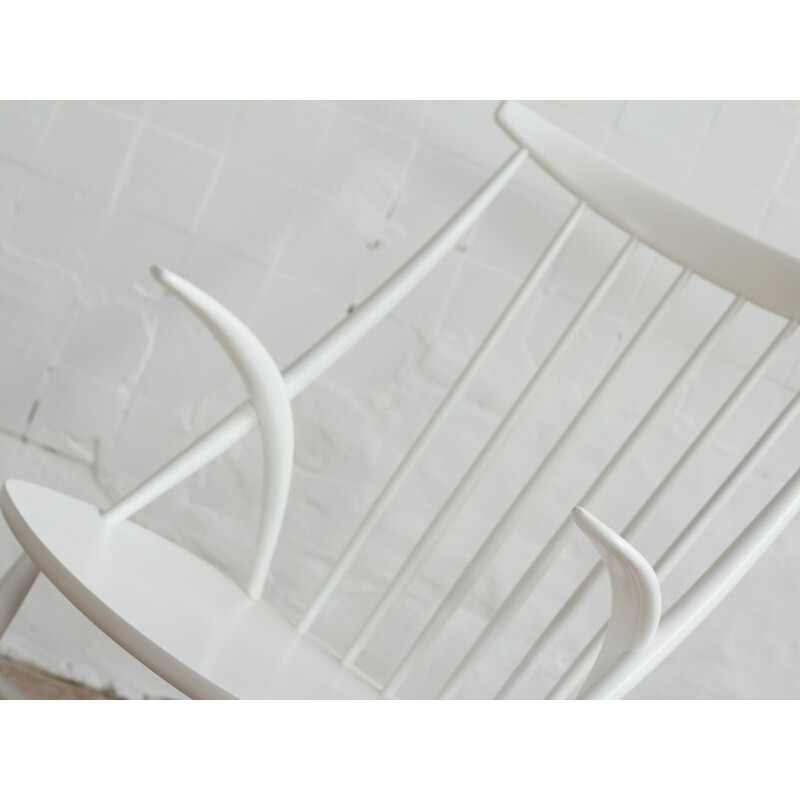 White rocking chair by Illum Wikkelsø for Niels Eilersen - 1950s