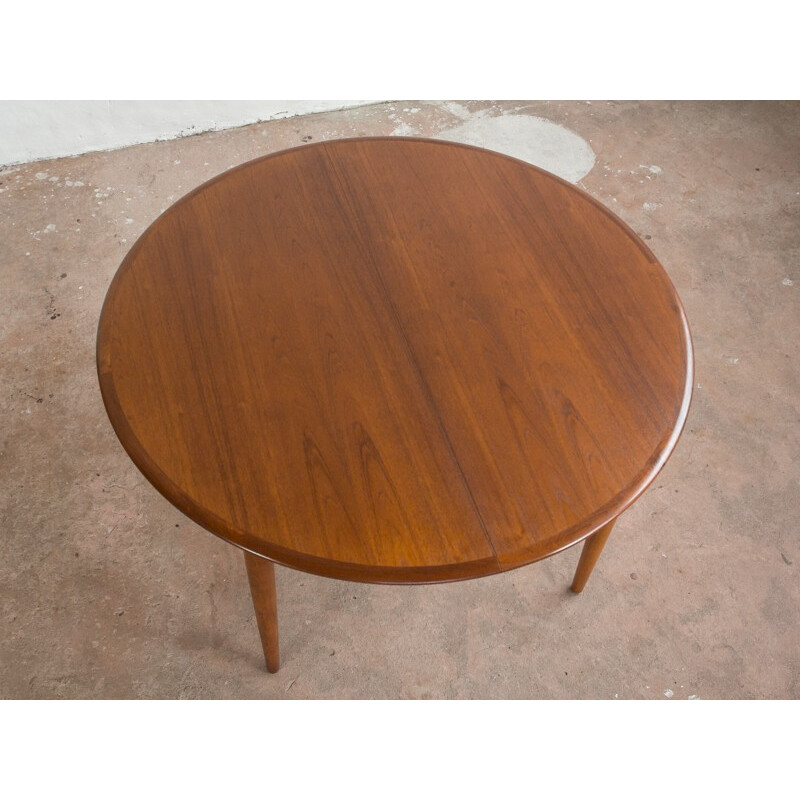 Danish round table in teak with 2 extension plates - 1960s