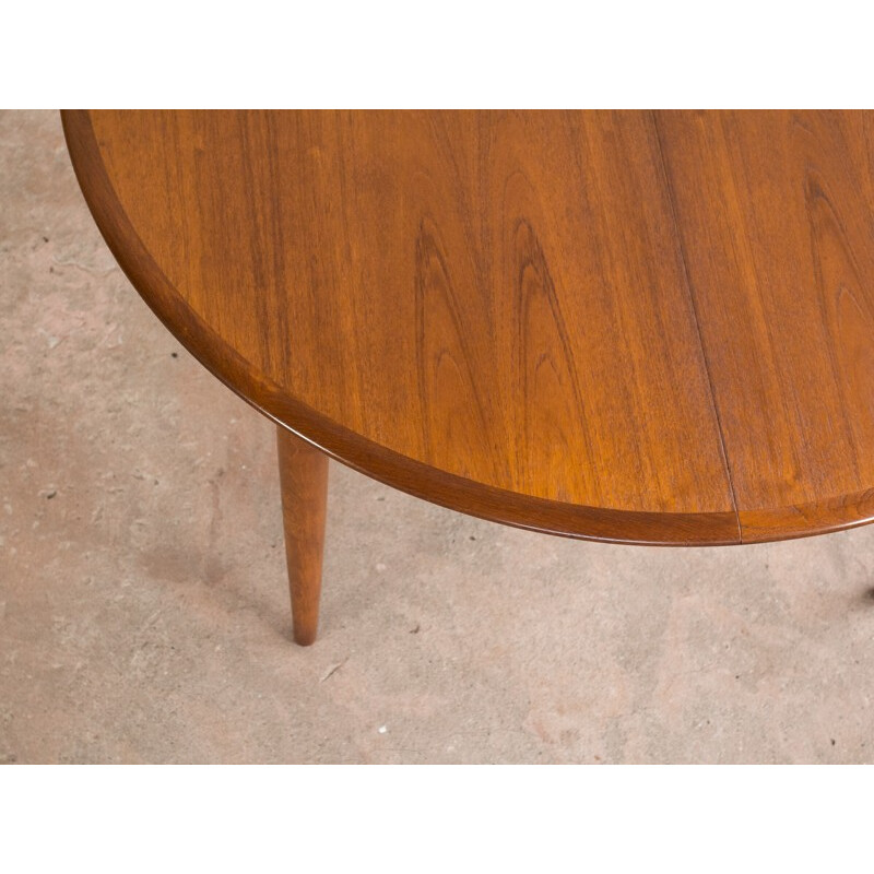 Danish round table in teak with 2 extension plates - 1960s