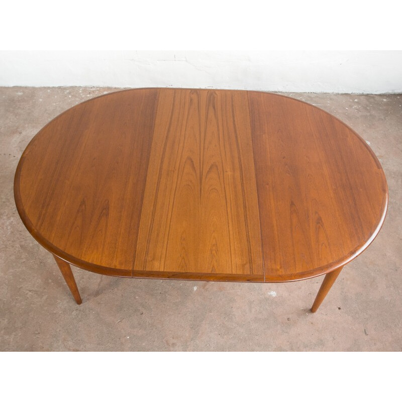 Danish round table in teak with 2 extension plates - 1960s