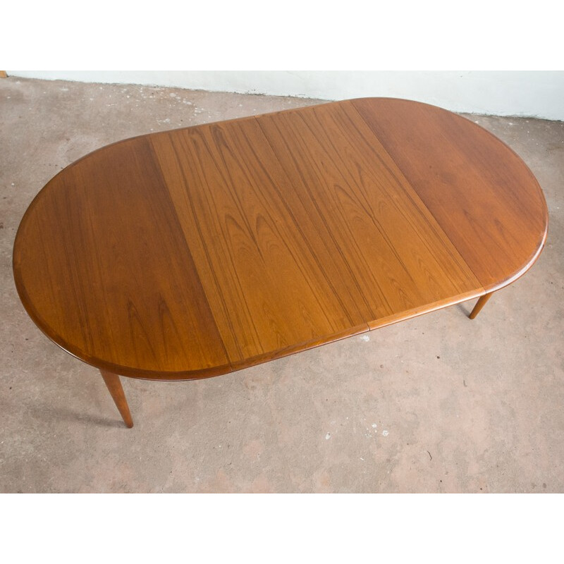 Danish round table in teak with 2 extension plates - 1960s