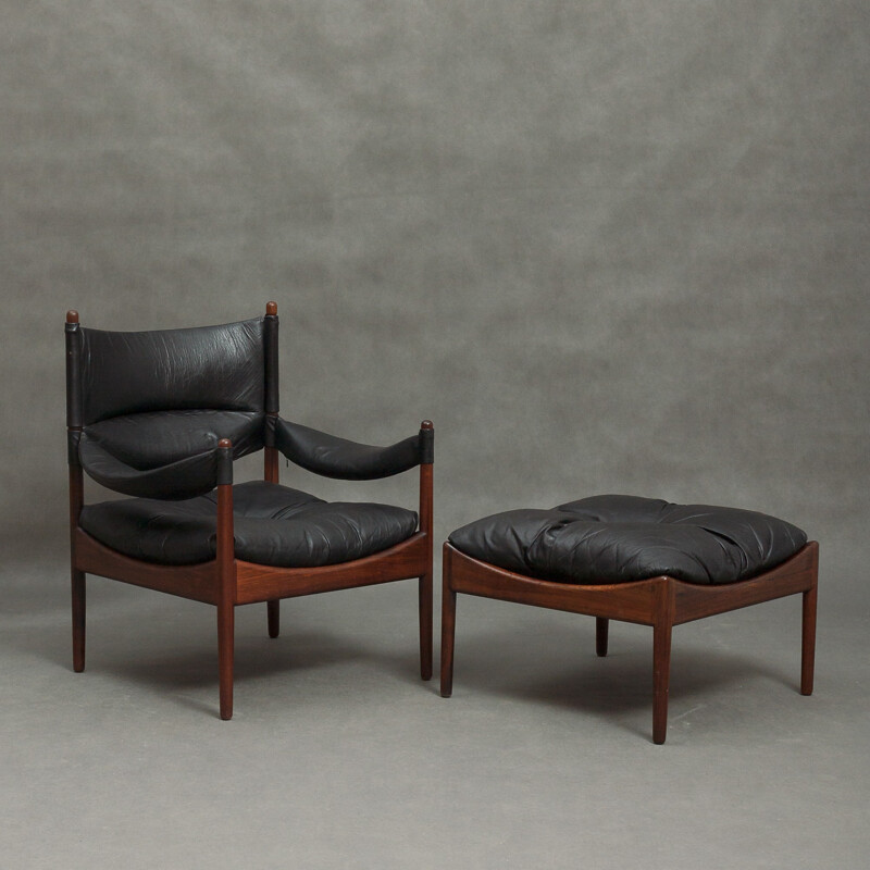 Fauteuil avec son ottoman en cuir noir et palissandre par Kristian Vedel - 1960