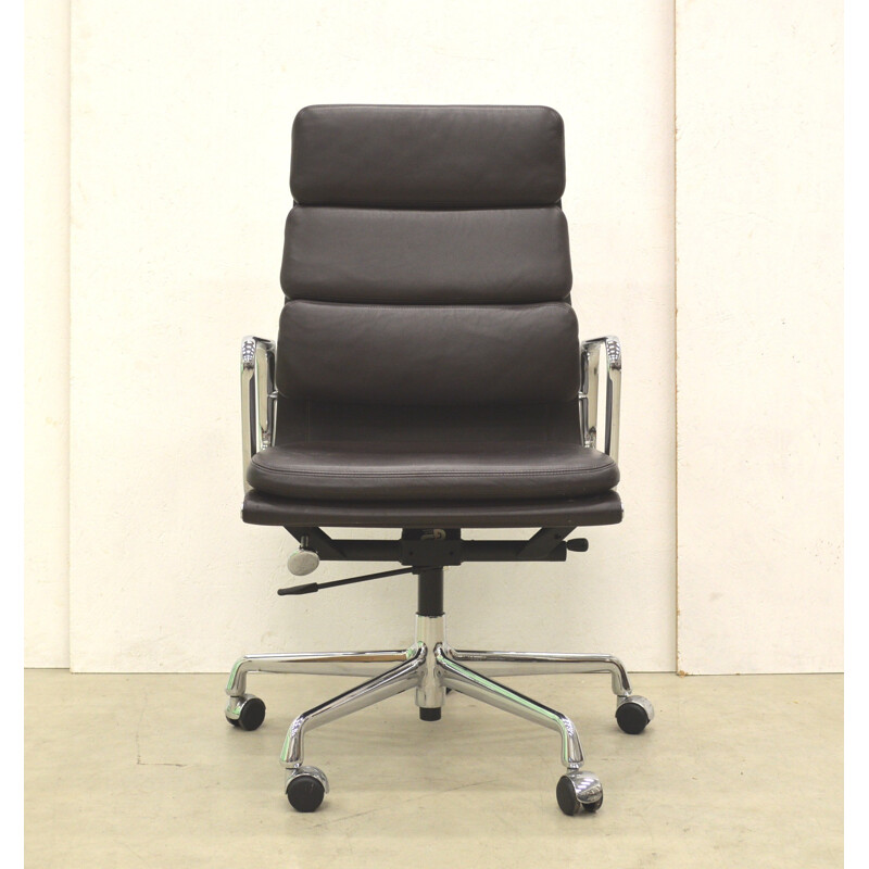 Chaise de bureau en cuir marron Soft Pad pour Vitra par Charles Eames - 2000