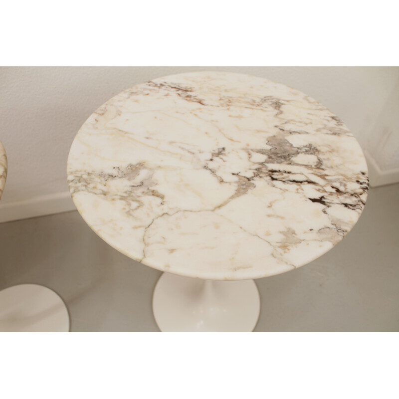 A pair of marble pedestal table by Eero Saarinen for Knoll - 1965