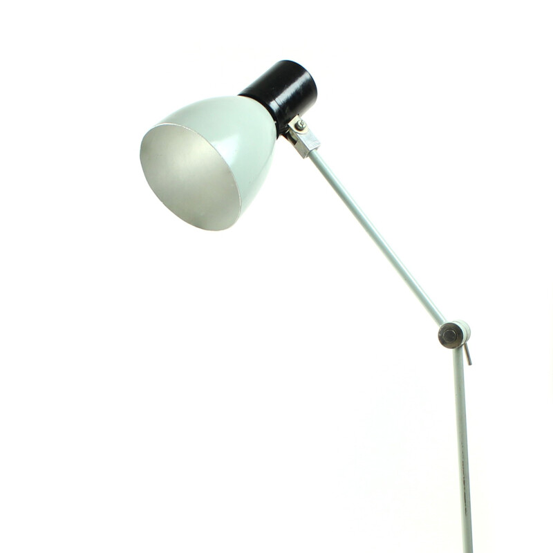 Lámpara de mesa vintage industrial gris, República Checa 1960