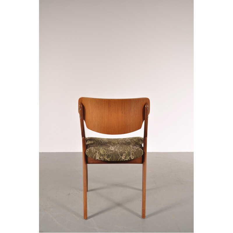 Suite de 4 chaises à repas scandinaves par Arne HOVMAND OLSON - 1950