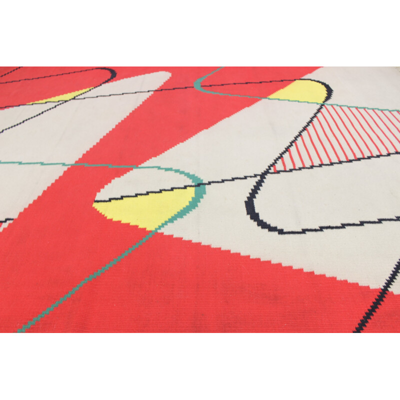 Alfombra modernista Kilim roja vintage de Antonin Kybal - 1950