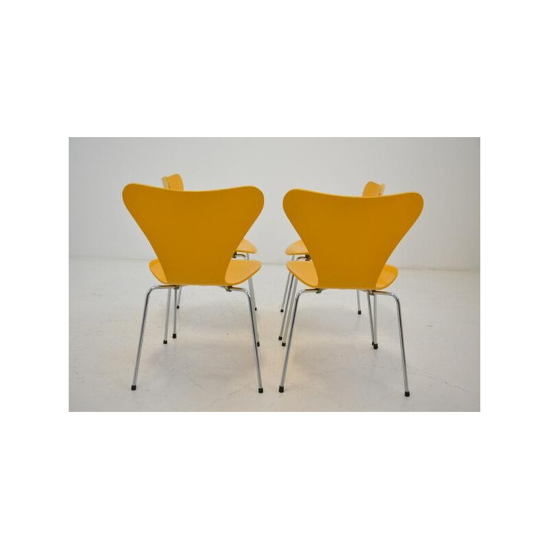 Set of 4 yellow chairs series 7 by Arne Jacobsen edited by Fritz Hansen - 1970s