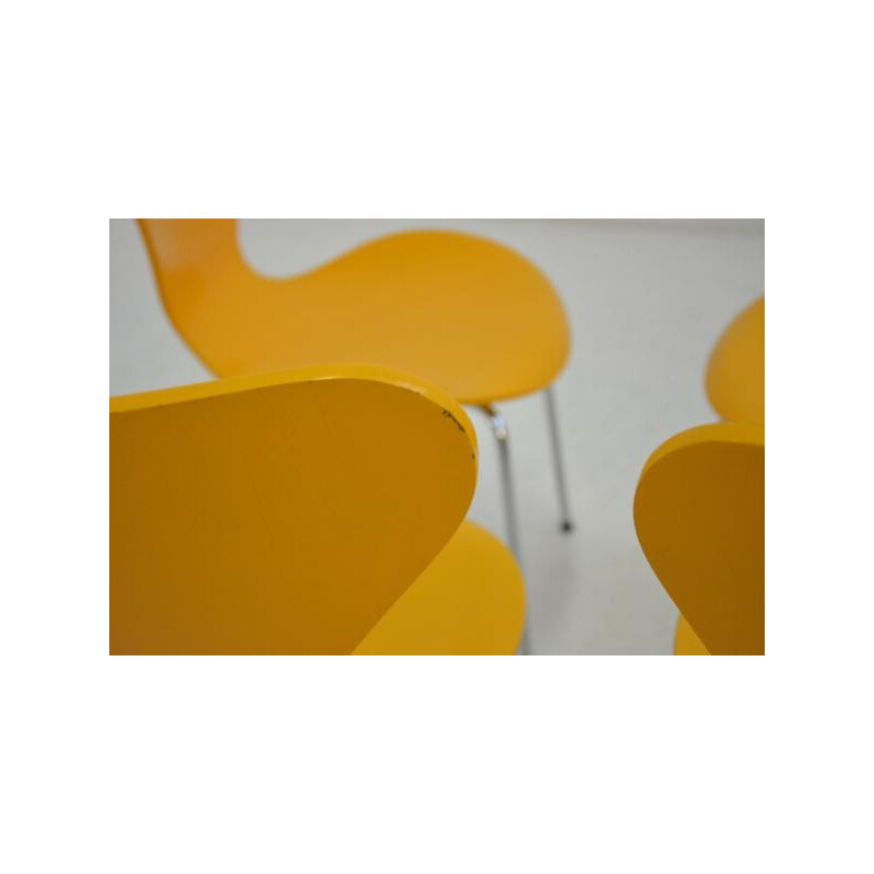 Set of 4 yellow chairs series 7 by Arne Jacobsen edited by Fritz Hansen - 1970s